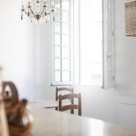 Les Atlantes Apartment