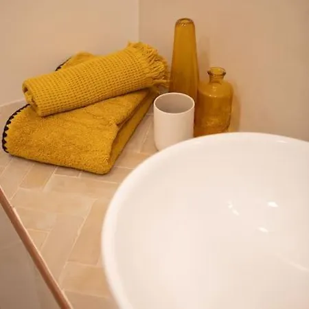 Les Atlantes Apartment