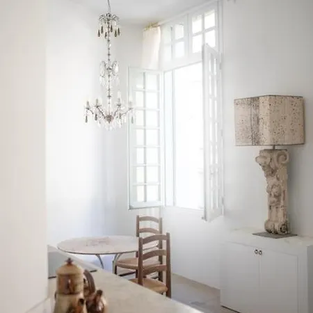 Les Atlantes Apartment Uzes