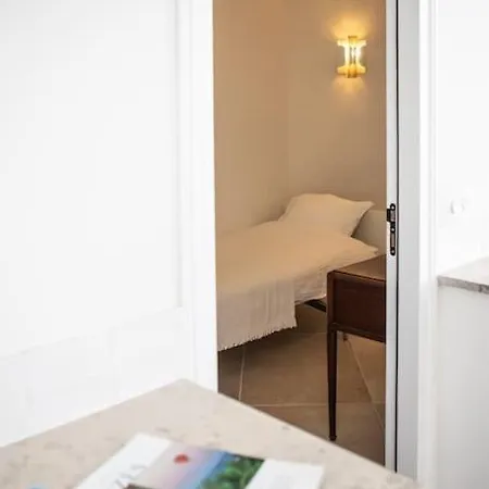 Les Atlantes Apartment Uzes